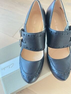 NIB Clarks Dalia Violet Black Pebbled Leather Double-Buckle Mary Jane Heels Sz 7